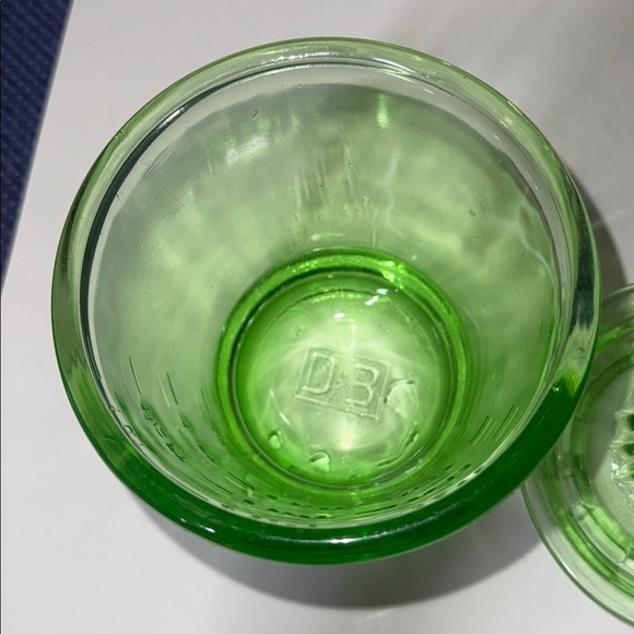 D & B Uranium Glass Juicer with 4 cup Measuring Cup Depression Glass Vintage - Picture 3 of 11